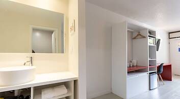 Entire Studio With Free Shuttle to Disney