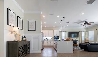 Amazing Beach House Near the Parks