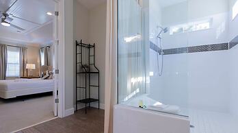 Amazing Beach House Near the Parks