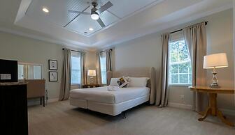 Amazing Beach House Near the Parks