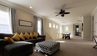 Amazing Beach House Near the Parks