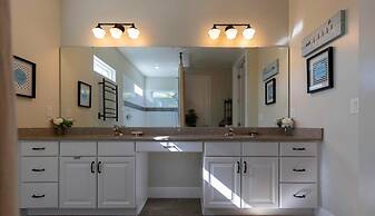 Amazing Beach House Near the Parks