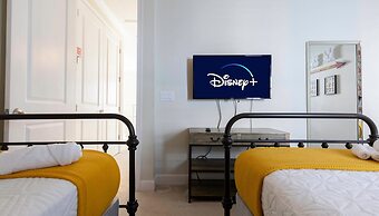 Amazing Beach House Near the Parks