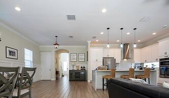 Amazing Beach House Near the Parks