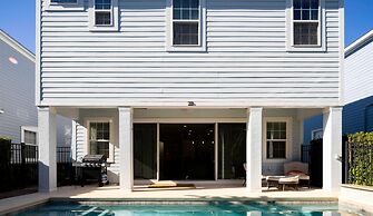 Amazing Beach House Near the Parks