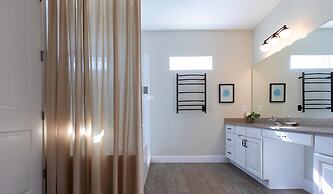 Amazing Beach House Near the Parks