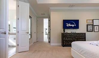 Amazing Beach House Near the Parks