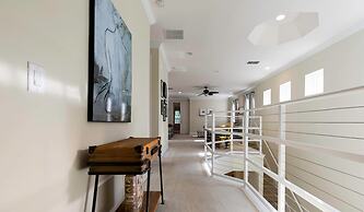 Amazing Beach House Near the Parks