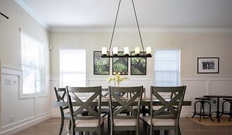 Amazing Beach House Near the Parks