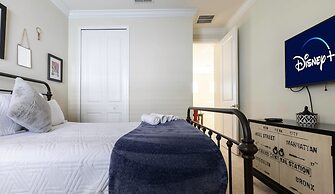 Amazing Beach House Near the Parks