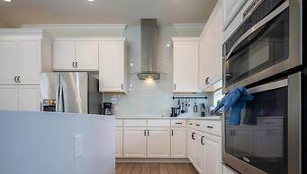 Amazing Beach House Near the Parks