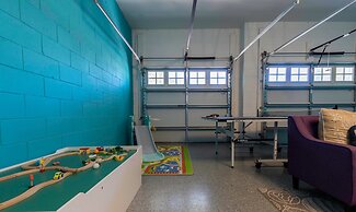 Amazing Beach House Near the Parks