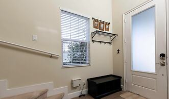 Amazing Beach House Near the Parks