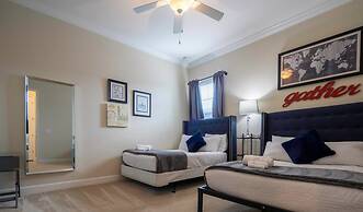 Amazing Beach House Near the Parks