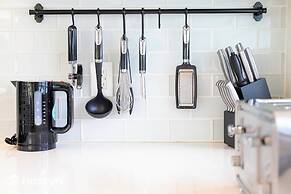 Amazing Beach House Near the Parks