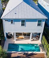 Amazing Beach House Near the Parks