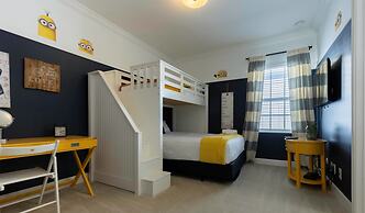 Amazing Beach House Near the Parks