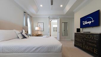 Amazing Beach House Near the Parks