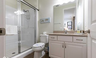 Amazing Beach House Near the Parks