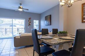 Beautiful Townhome Near Theme Parks