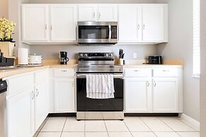 Beautiful Townhome Near Theme Parks