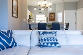 Beautiful Townhome Near Theme Parks