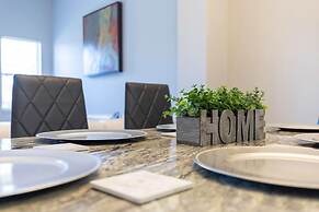 Beautiful Townhome Near Theme Parks