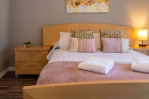 Beautiful Townhome Near Theme Parks