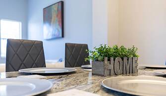 Beautiful Townhome Near Theme Parks