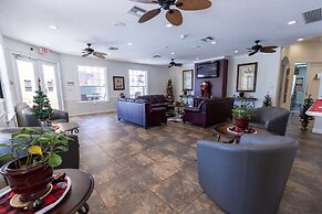 Beautiful Townhome Near Theme Parks