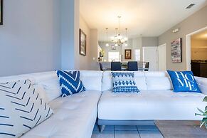 Beautiful Townhome Near Theme Parks