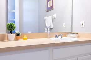 Beautiful Townhome Near Theme Parks