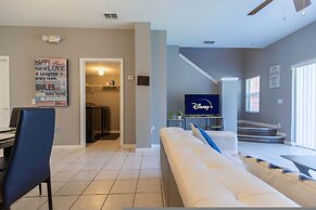 Beautiful Townhome Near Theme Parks
