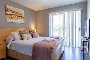 Beautiful Townhome Near Theme Parks