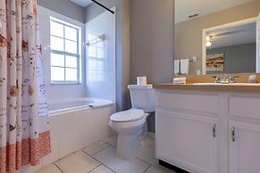 Beautiful Townhome Near Theme Parks