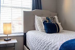 Beautiful Townhome Near Theme Parks