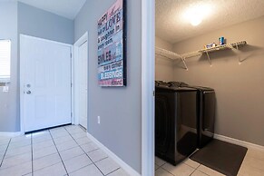 Beautiful Townhome Near Theme Parks