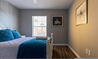 Beautiful Townhome Near Theme Parks