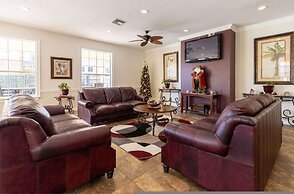 Beautiful Townhome Near Theme Parks