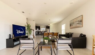 Bright Davenport Family Townhome Near Disney