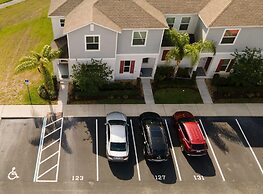 Bright Davenport Family Townhome Near Disney
