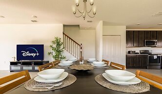 Bright Davenport Family Townhome Near Disney