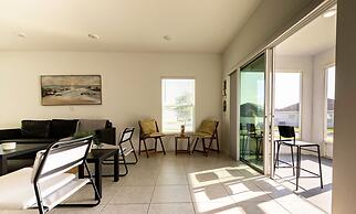 Bright Davenport Family Townhome Near Disney