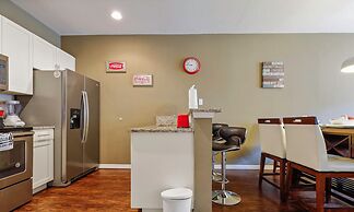 Family Spacious 3BR Townhouse With Pool Access