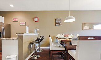 Family Spacious 3BR Townhouse With Pool Access