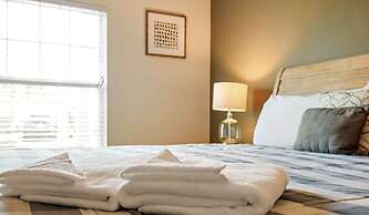 Family Spacious 3BR Townhouse With Pool Access