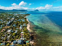 Beach and Mountain by Horizon Holidays