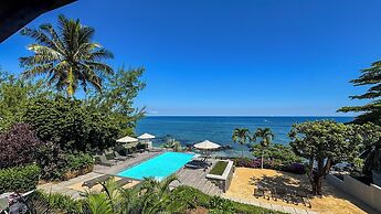 Beach and Mountain by Horizon Holidays