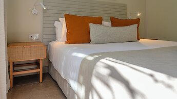 Beach and Mountain by Horizon Holidays