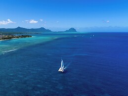 Beach and Mountain by Horizon Holidays